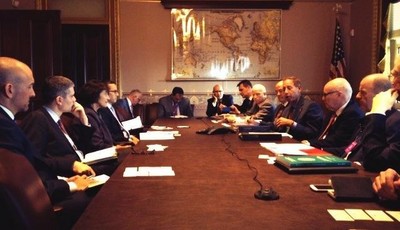 代表團一行在白宮與美國總統(tǒng)副助理、負責(zé)國際經(jīng)濟事務(wù)的國家安全事務(wù)副顧問卡羅琳.阿特金森（Caroline Atkinson）等會晤 