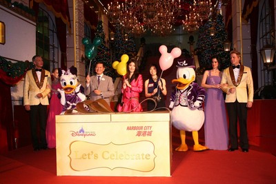 陳慧琳及主禮嘉賓主持海港城亮燈儀式